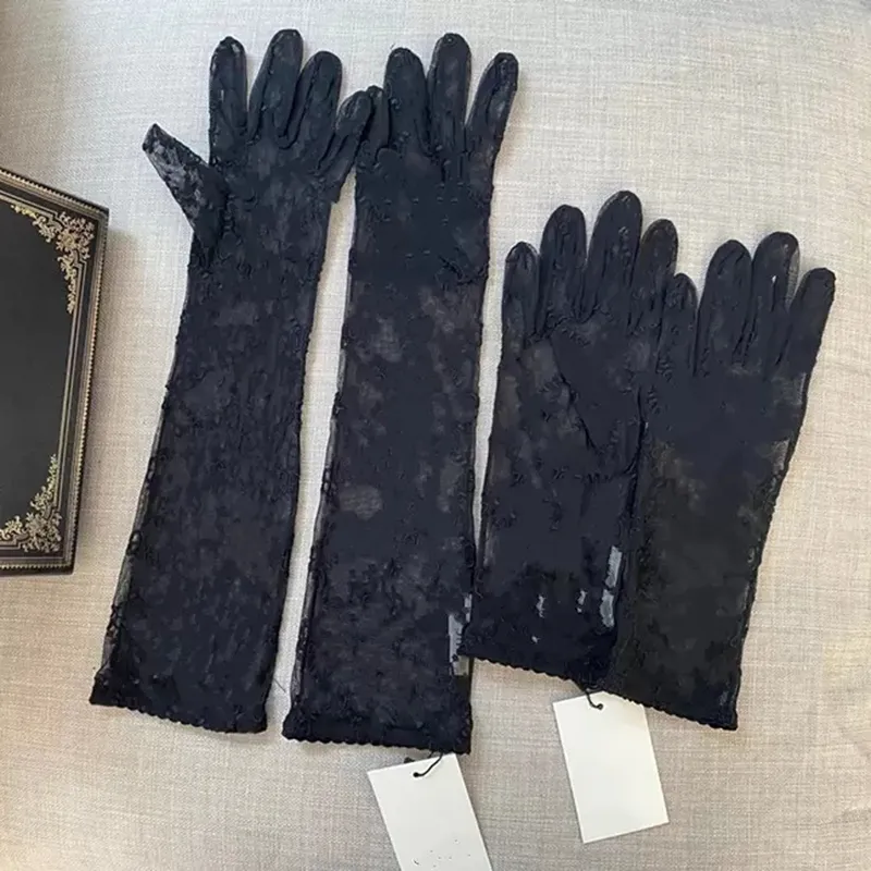 Schwarze Tüll-Handschuhe für Damen, Designer-Damen-Buchstaben-Druck, bestickte Spitze, Fahrhandschuhe, modische dünne Party-Handschuhe, 2 Größen