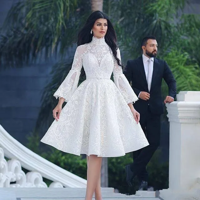 2021 Court Col Haut Illusion Élégant Robes De Bal Blanc Pleine Dentelle Appliques Manches Longues Au Genou Robe De Soirée Formelle Cocktail Robes De Retour Avec Ceintures