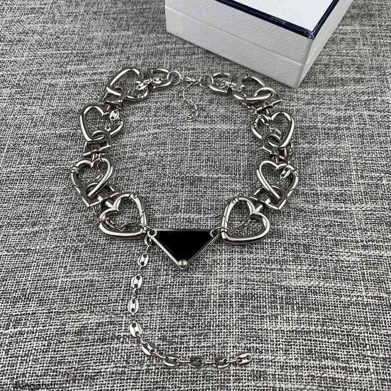 Marke Modeschmuck Schwarzes Dreieck Dicke Kette Rosa Anhänger Glück Steam Punk Design Hip-Hop Choker Männer Unisexb5BU