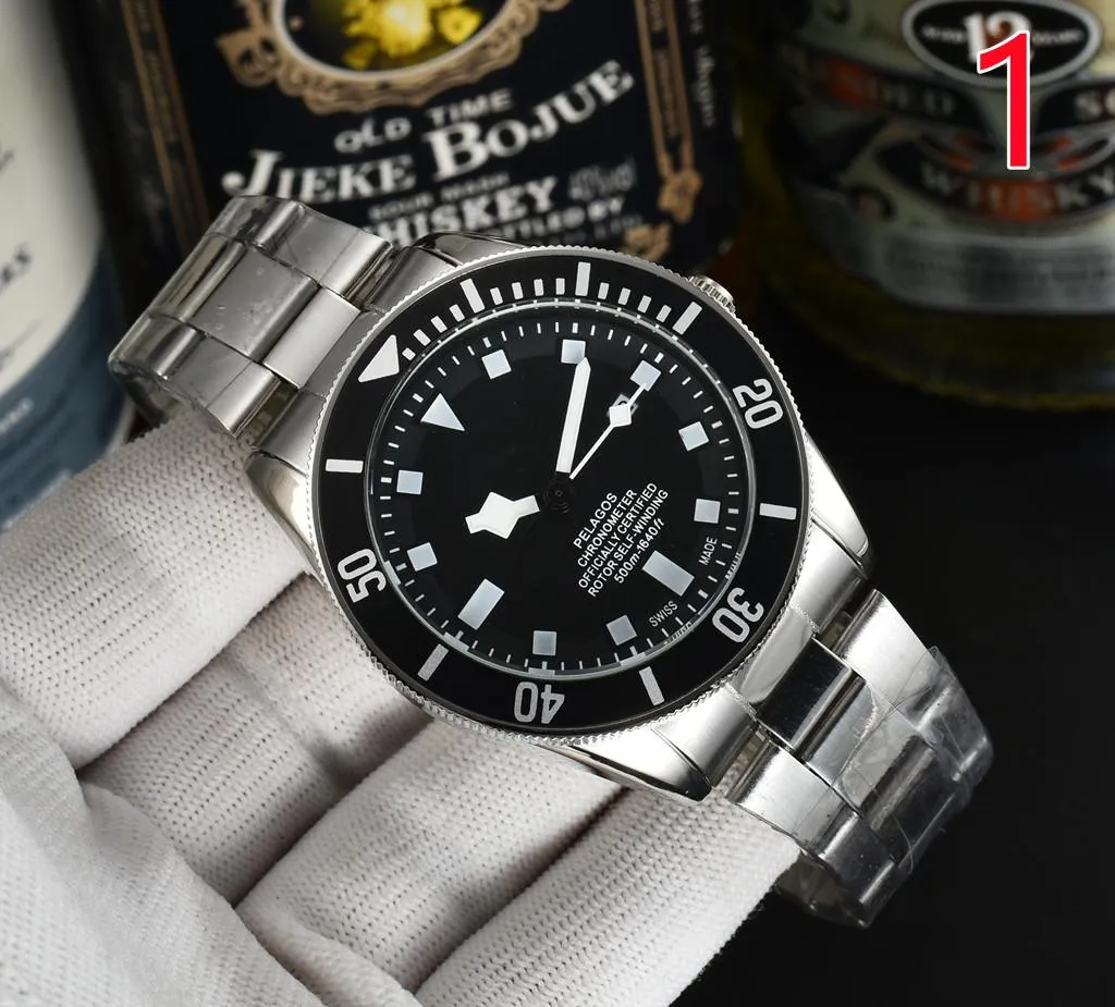 2021 Luxo de alta qualidade Luxury Mens relógios de três agulhas de trabalho com função de calendário quartzo assistir moda tudo wristwatc281q