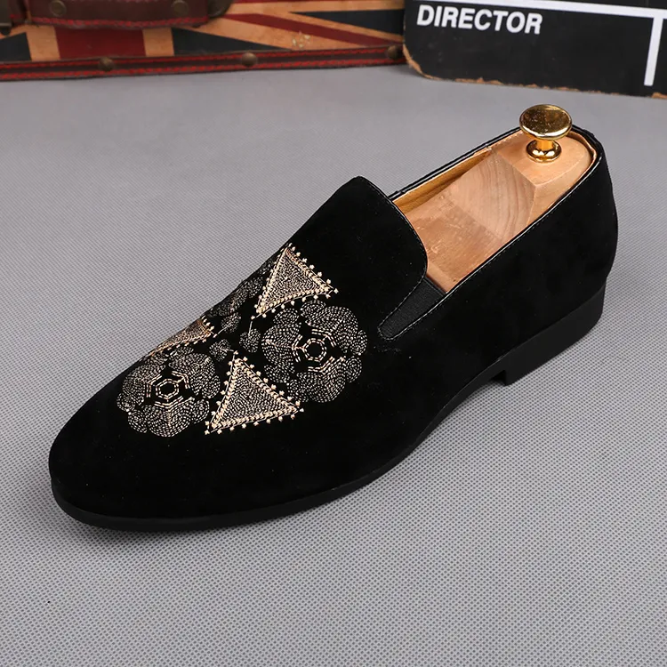 New style Italian Men loafers Embroidery Slippers Smoking Slip-on Shoes Luxury Party Wedding Black Velvet Dress Shoes Men`s Flats M529