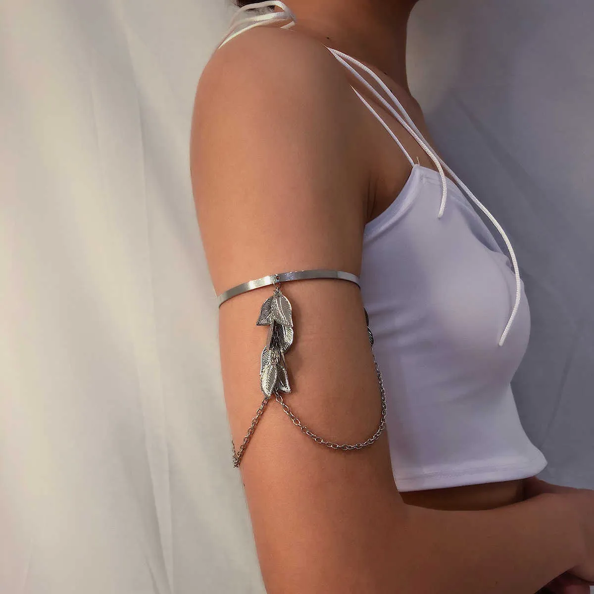 European and American Simple All-match Jewelry with Opening Geometric Leaf Tassel Chain Pendant Arm Bracelet for Female Q0719