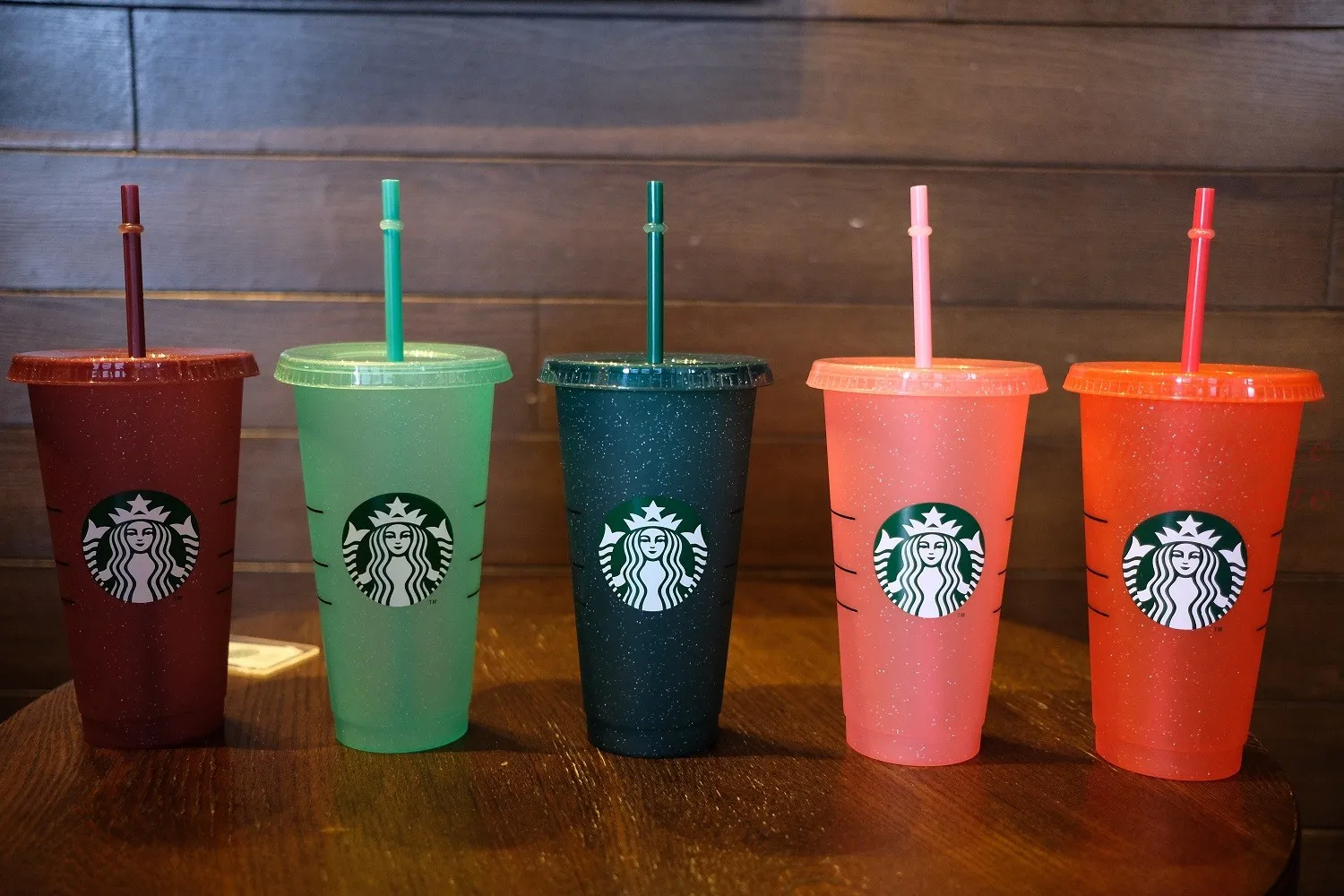 Two Starbucks Reusable Plastic 24oz Cold Cups Venti Size with 2 Lids and  Straws