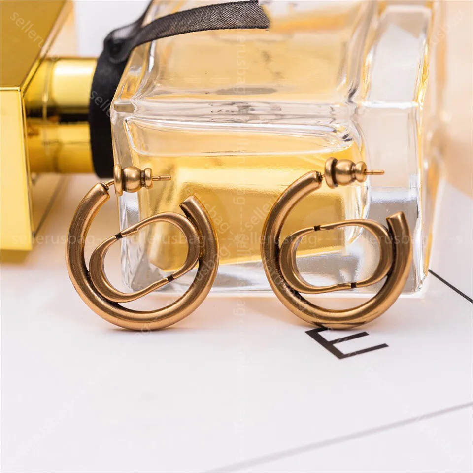 Designer Womens Gold Hoop örhängen Retro Big Circle Elegant High Quality Letterörar för Lady Huggie Female Jewelry Lover Gift2056