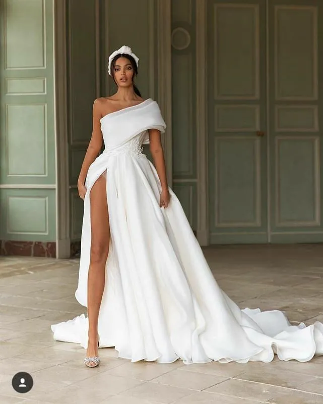 High Split Wedding Dresses Big Bow Appliqued 2021 White A Line Beach One shoulder Bridal Gown Custom Made Ruched Satin Long Robes De Mari e