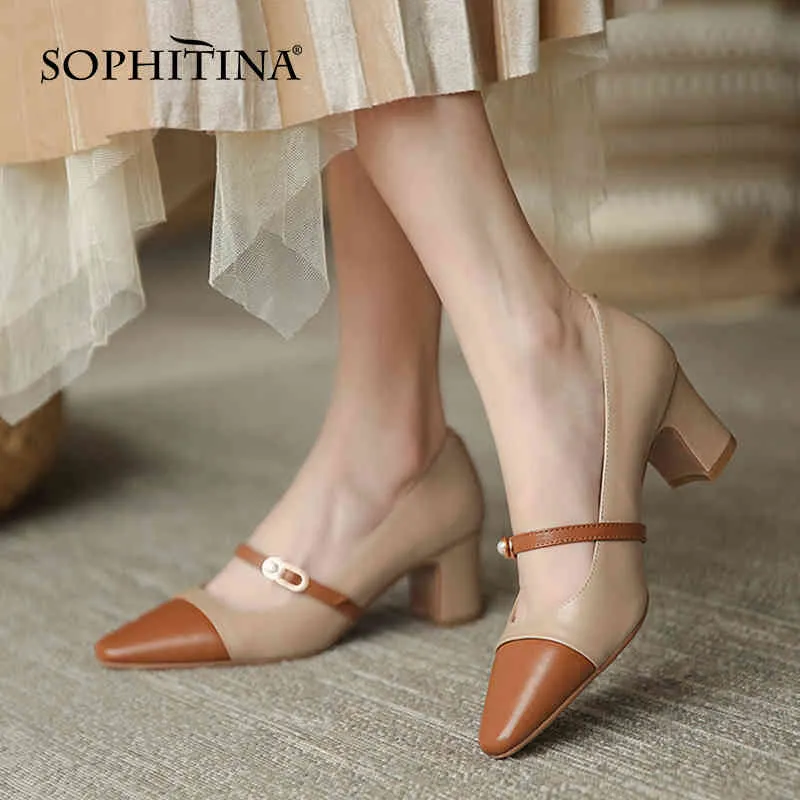 Sophitina Mulheres Bombas Classics Mary Janes Vaca Bombas de Couro Misturado Cores Fivela Strap TPR Retro Pearl Conciso Lady Shoes So994 210513