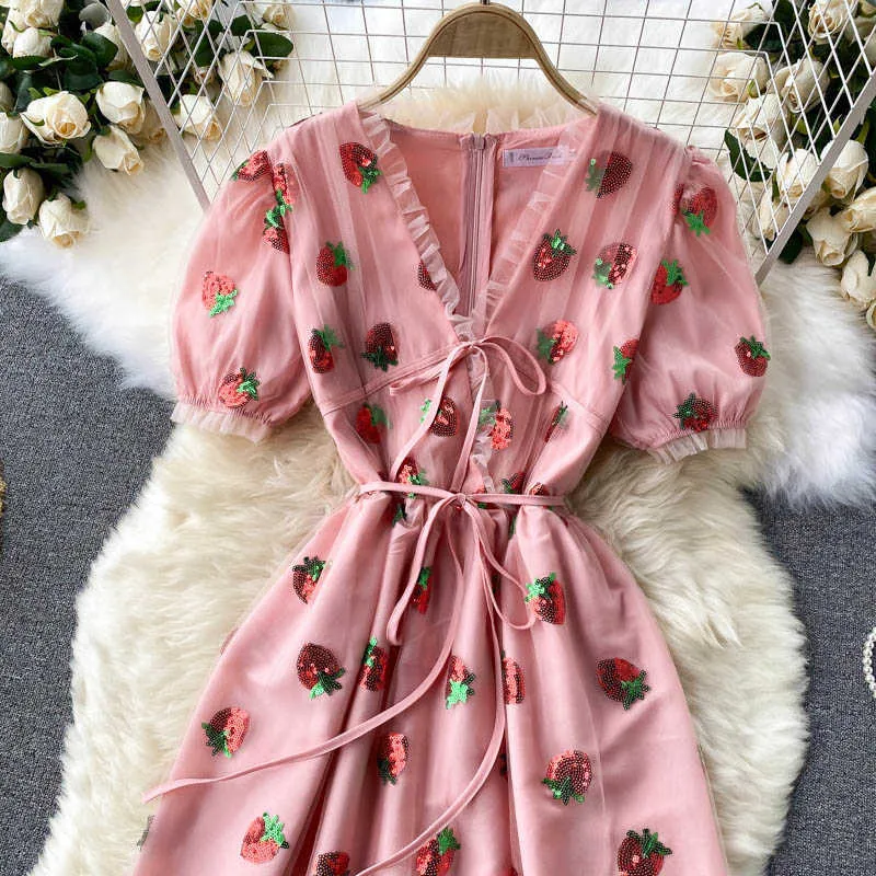 Donne rosa fragola paillettes maglia abito lungo estate dolce scollo a V manica corta a sbuffo vita alta abiti elegante abito femminile 2021 Y0603