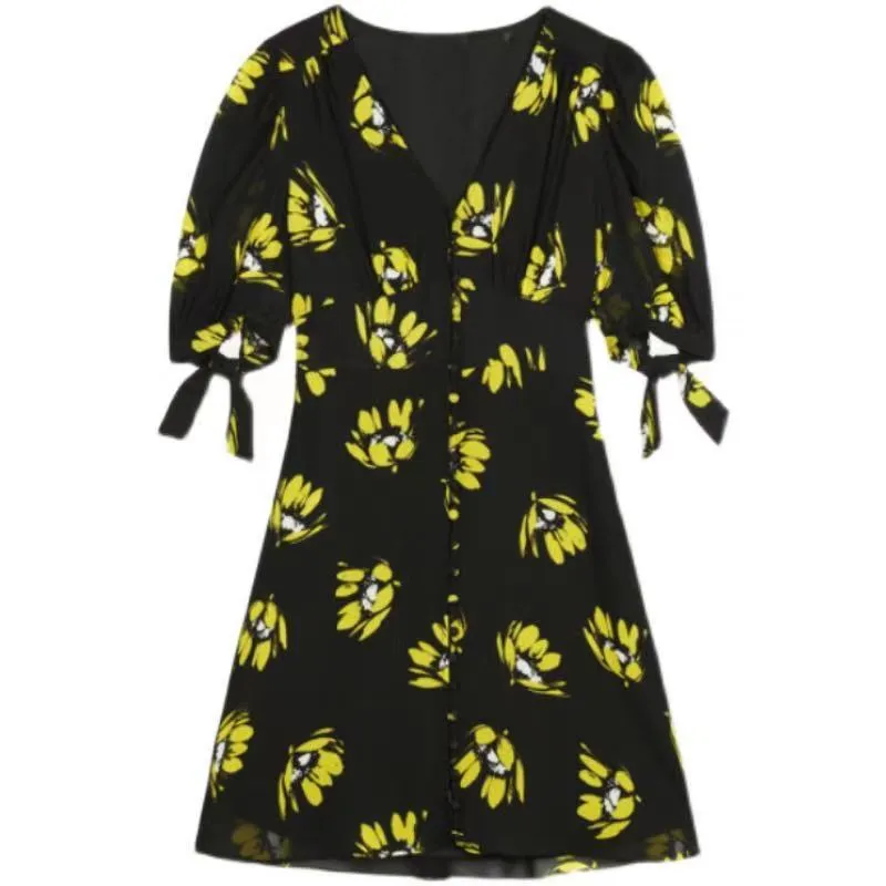 2021 الصيف الخريف قصيرة الأكمام الخامس الرقبة اللباس الأسود الأصفر الأزهار طباعة أزرار أرجوحة واحدة الصدر النساء أزياء فساتين قصيرة G127081