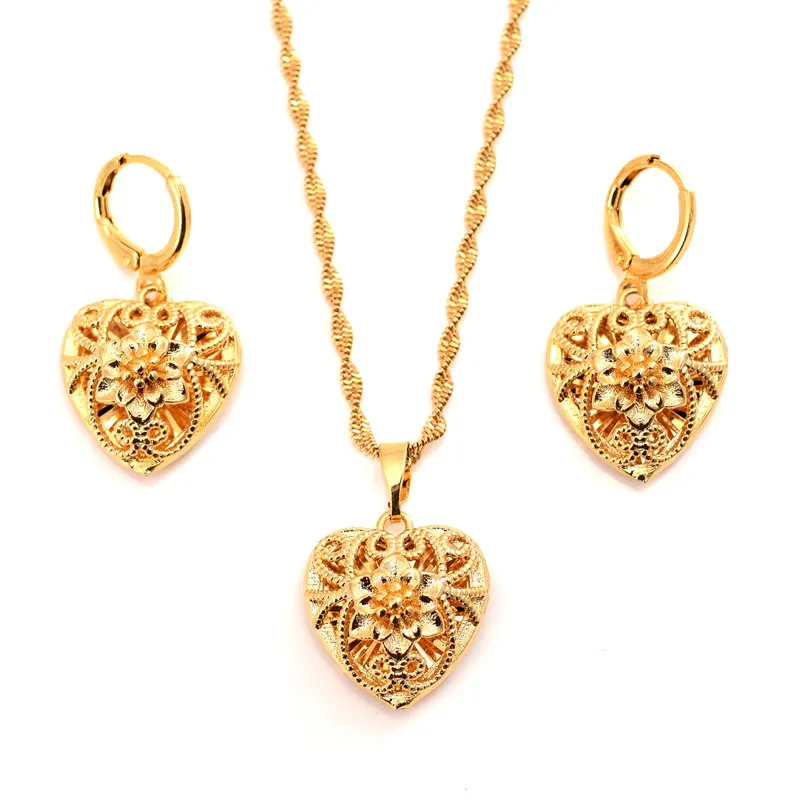 Petit Coeur Feuilles Fleurs Pendentif Collier Chaîne 18 K Fine Solide THAI BAHT G / F Or Amour Romantique Bijoux Mode Beau cadeau