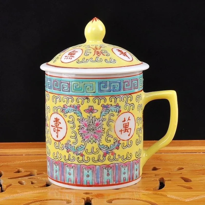 Aidemei Traditional Chinese Jingdezhen Ceramic Blue and White Porcelain Mug Red Blue Yellow Tea Cup with Lid Drinkware 300ml