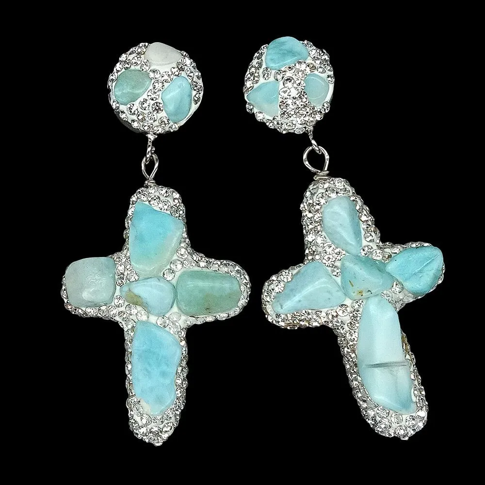 YYGEM natürliche blaue Larimar Silber Farbe Kristall Pave Kruzifix Kreuz Ohrstecker