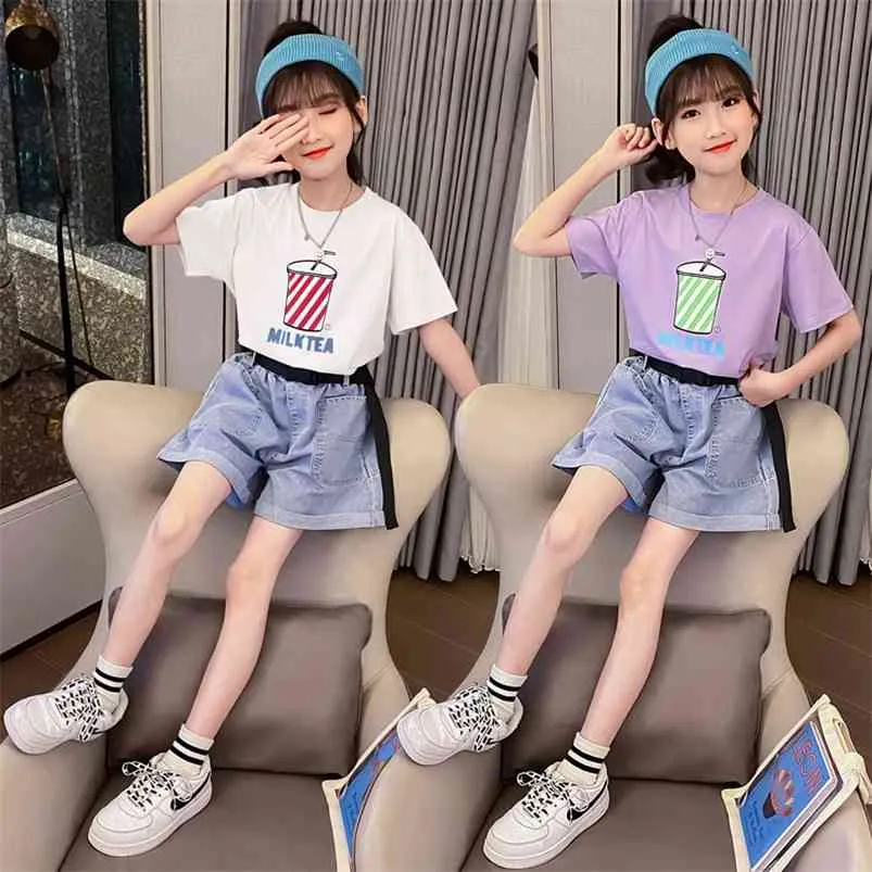 Set di abbigliamento estivo per bambina per bambini T-shirt con stampa di tè al latte carino e pantaloncini di jeans T-shirt bianca a maniche corte in due pezzi di moda 210622