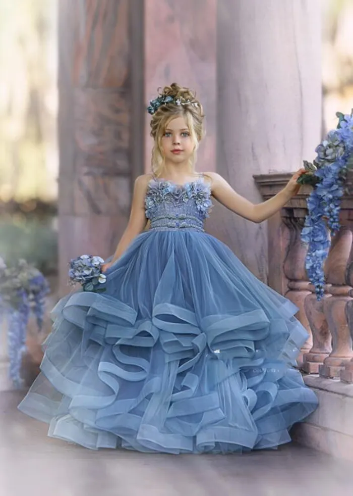 Robes de fille de fleur bleu pâle de mariage bohème mignon bretelles spaghetti appliques florales jupes à plusieurs niveaux robe de concours de petite fille une ligne robes de fête d'anniversaire pour enfants