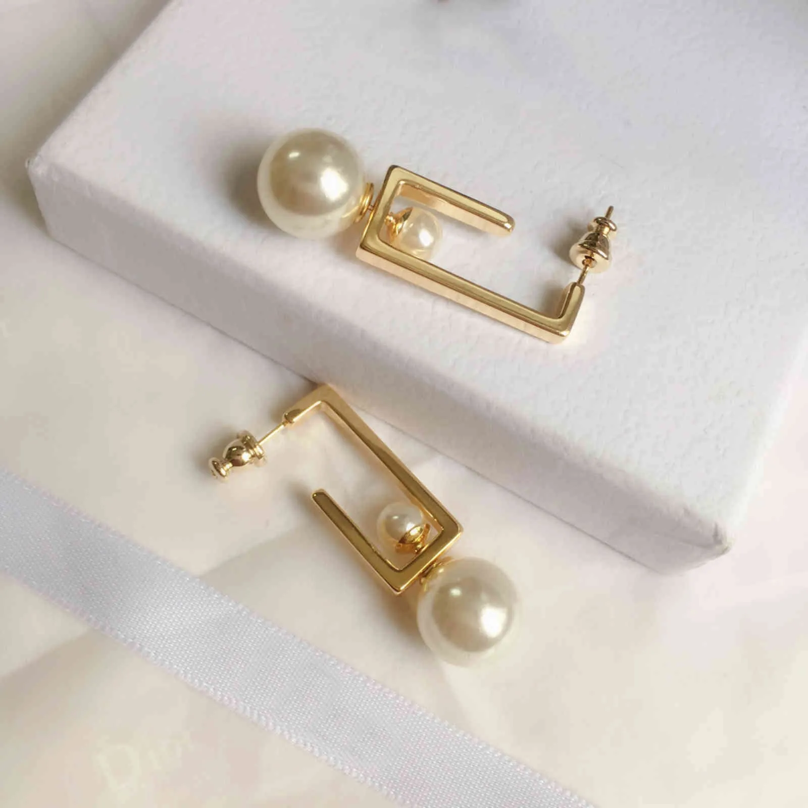 Classique perle boucles d'oreilles irrégulières pour les femmes de luxe Glamour fête clous d'oreille bijoux de mode romantique cadeau de vacances de noël