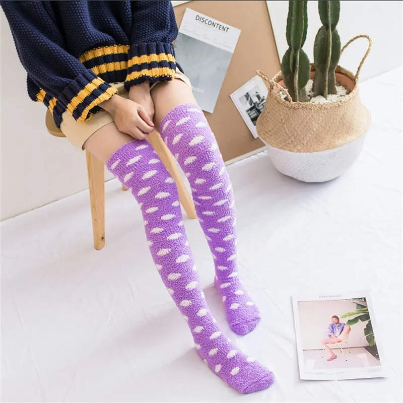 Winter Uda Highs Socks Coral Velvet Kolorowe Stripe Christmas Style Pończochy Sexy Cute Womens Utrzymuj ciepłą Oświetl Skarpetę 5 5WM L2