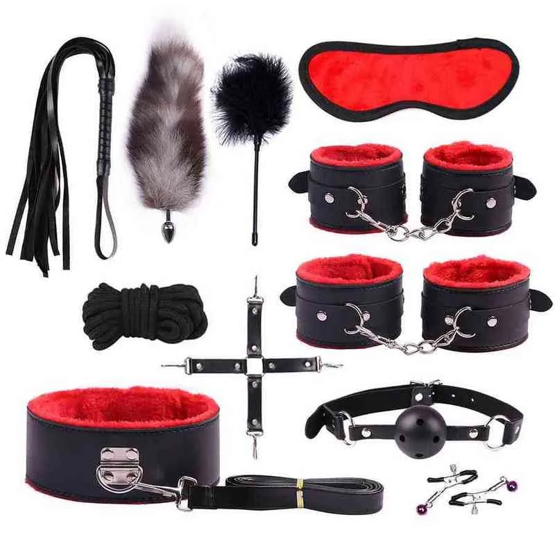 NXY SM Bondage Sexiga läder BDSM Kits Pluche Set Handbojor Spel Gag Tape för Par Exotiska Tillbehör 1220