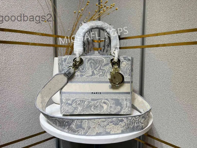 直営アウトレット ラグジュアリーdバッグバッグ22新しい刺繍イアナバッグ3三次元パターン高級ブランドショッピングハンド手作り両面花13色 海外 ファッションブランド通販サイト Vtech Computer Com