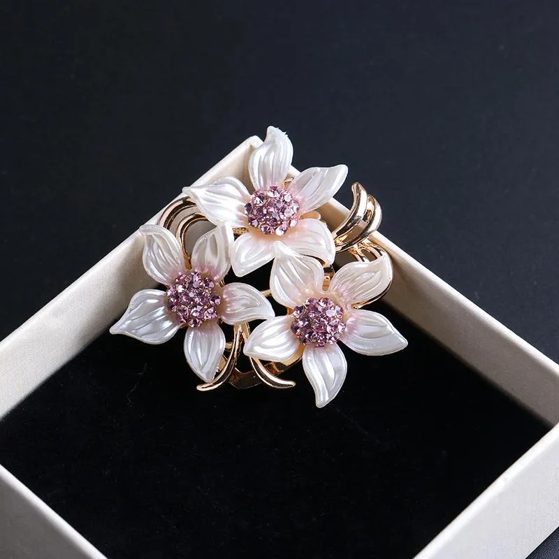 Pins, Broşlar Zarif Kamelya Çiçek Broş Pins Modern Pembe Rhinestone Inanılmaz Yaprakları Gelin Takı Kadınlar Kızlar Için