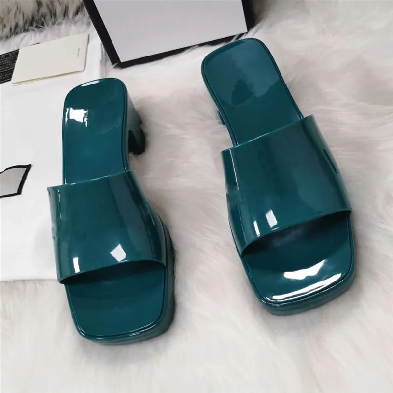 2022 Women Designer Slippers Chunky Rubber Slides Thick Bottom Sandals Bright leather Heel Sandal Platform Alphabet Lady Slipper W249H