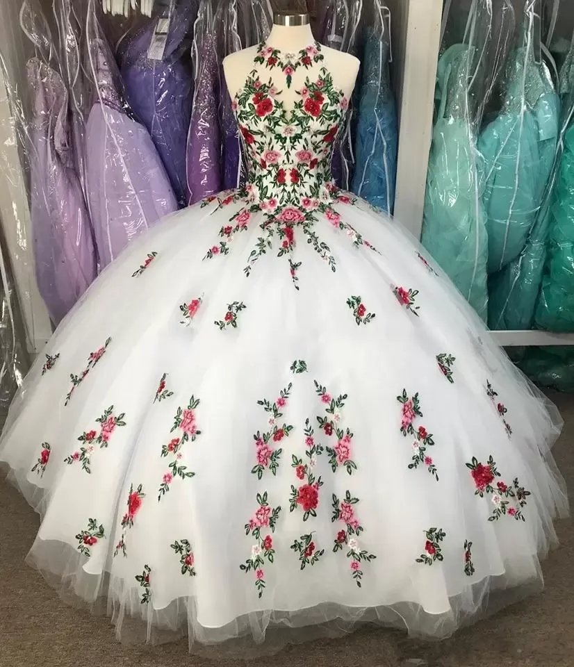 White Floral Quinceanera Dresses 2022 With Embroidery Applique Straps Corset Back Halter Floor Length Sleeveless Prom Sweet 16 Evening Ball Gown Vestidos 403 403