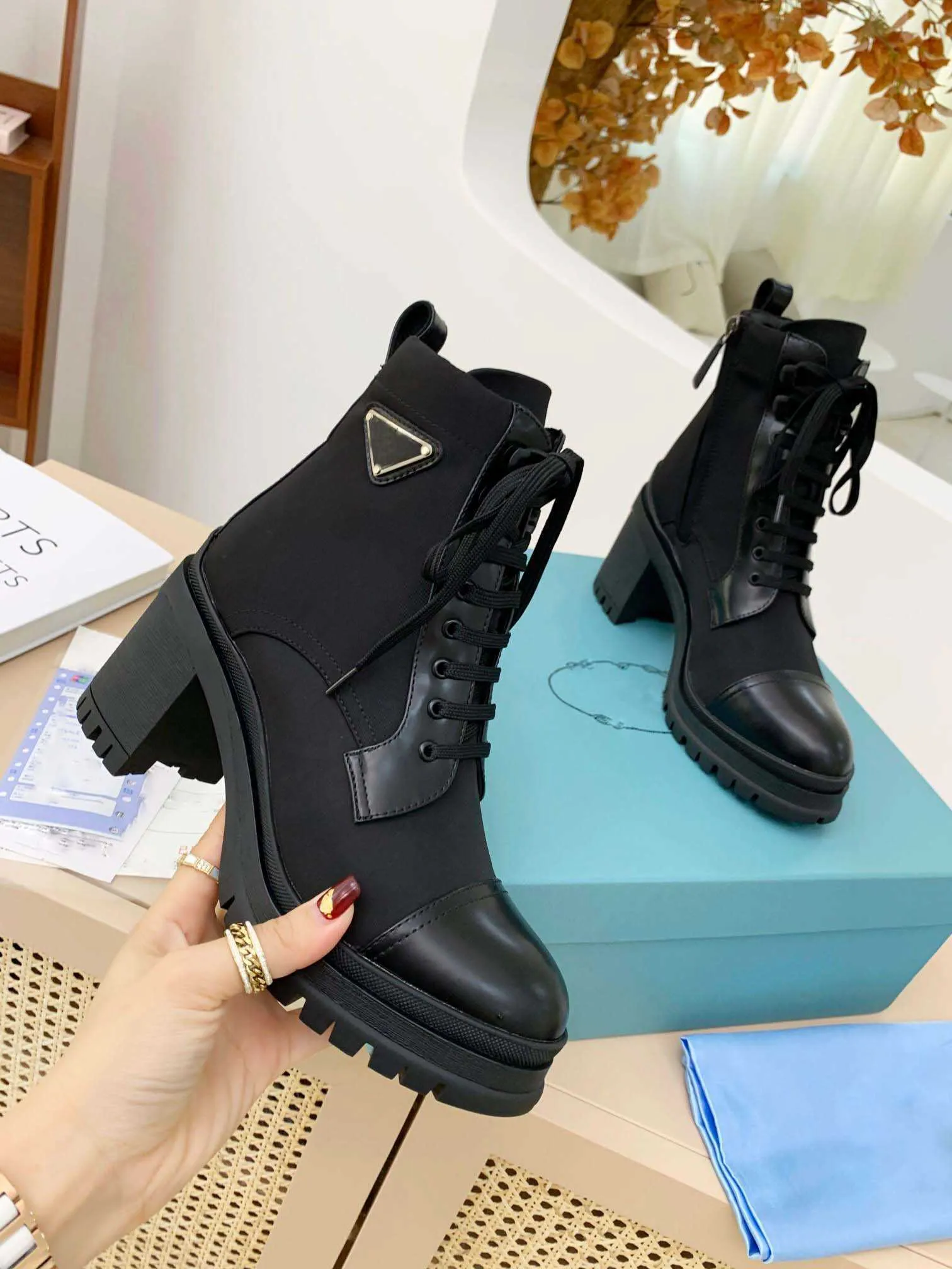 2021 Women Designer Brushed Leather And Nylon Ankle Boots Laced Up