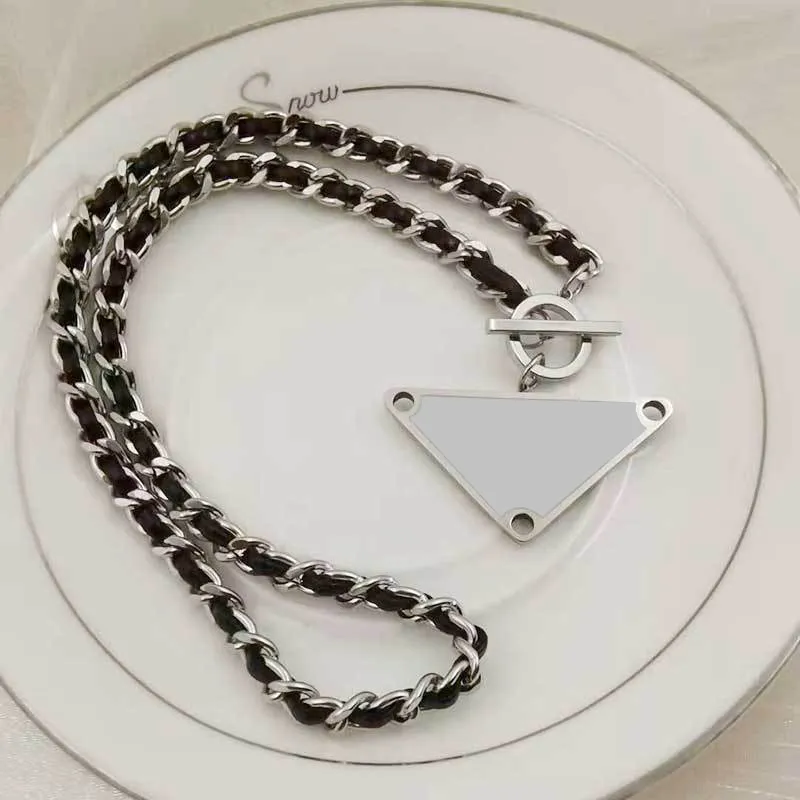 Stilvolle Unisex-Halsketten, einfache Buchstaben-Dreieck-Anhänger-Halskette, neue Halsketten im Hip-Hop-Stil