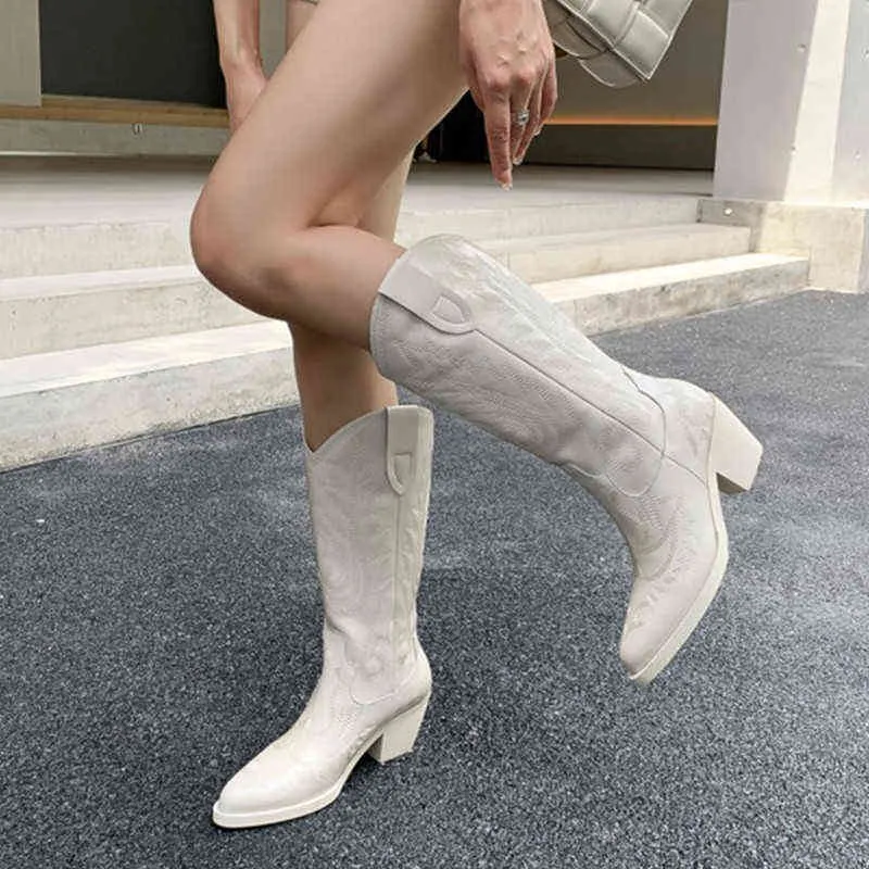 2021 İşlemeli Kadın Batı Çizmeler Retro Tarzı Kadın Yüksek Çizmeler Sokak Kış Moda Tıknaz Topuk Yuvarlak Ayak Mujer Gelgit Ayakkabı Y1209