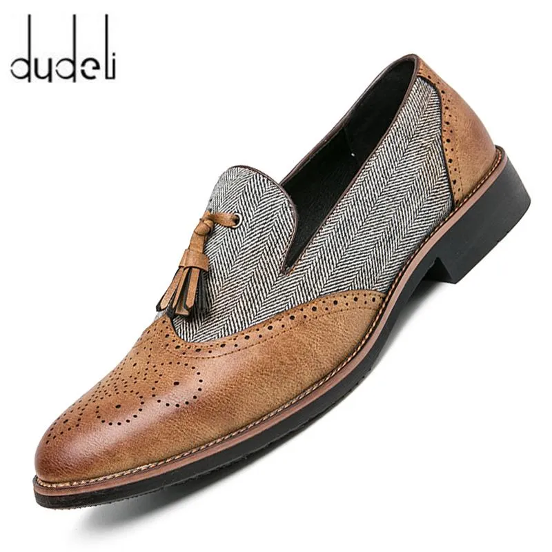 Sukienka Buty Semiformalne Skóra dla mężczyzn Tassel Casual Brogue Mieszkania rzeźbione Anglia Mokasyny Zapatos Hombre