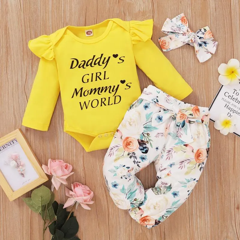 Giyim Setleri Bebek çocuk 3 adet Bebek Kız Giysileri Komik Mektup Baskı Fırfır Romper + Çiçek Pantolon Kafa Kıyafetler Set