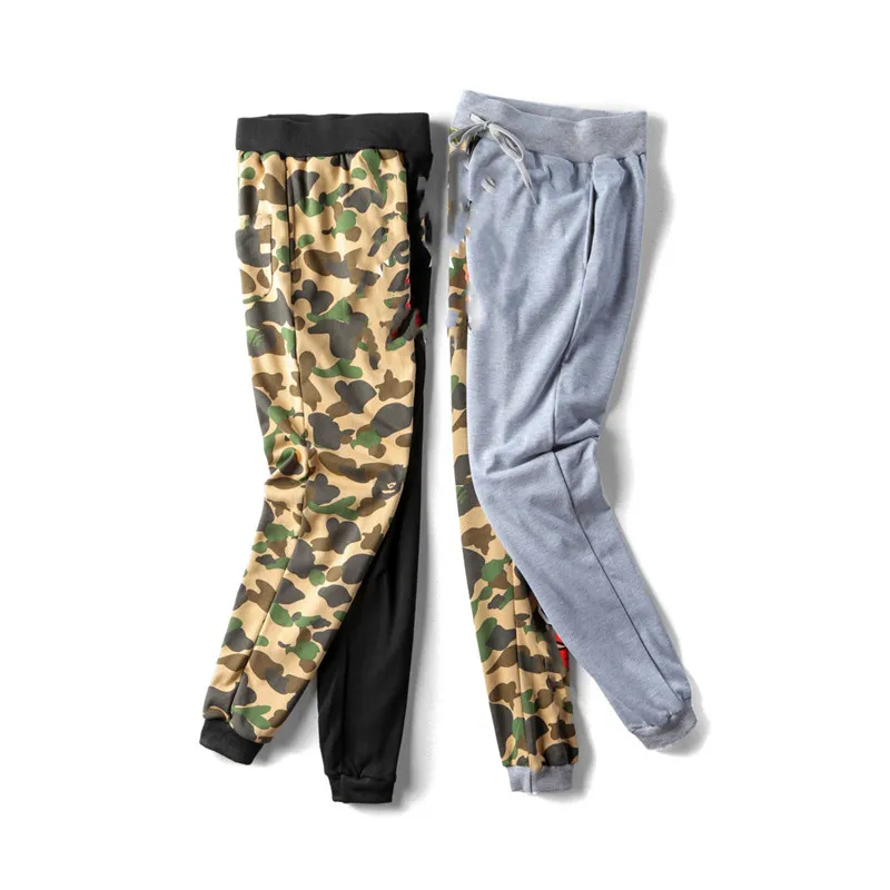 Calças casuais masculinas outono e inverno novas estampas de tubarão camuflagem costura calças hip-hop calças soltas roupas de rua 3490