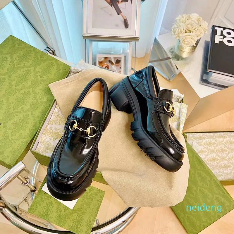 Tasarımcı kadın ayakkabı2021 Lüks Marka Ayakkabı Loafer'lar Sandalet NMD Lulu LEFU Kalın Patent Deri Konfor için Lows Köpük Koşucular Jumpman BB256