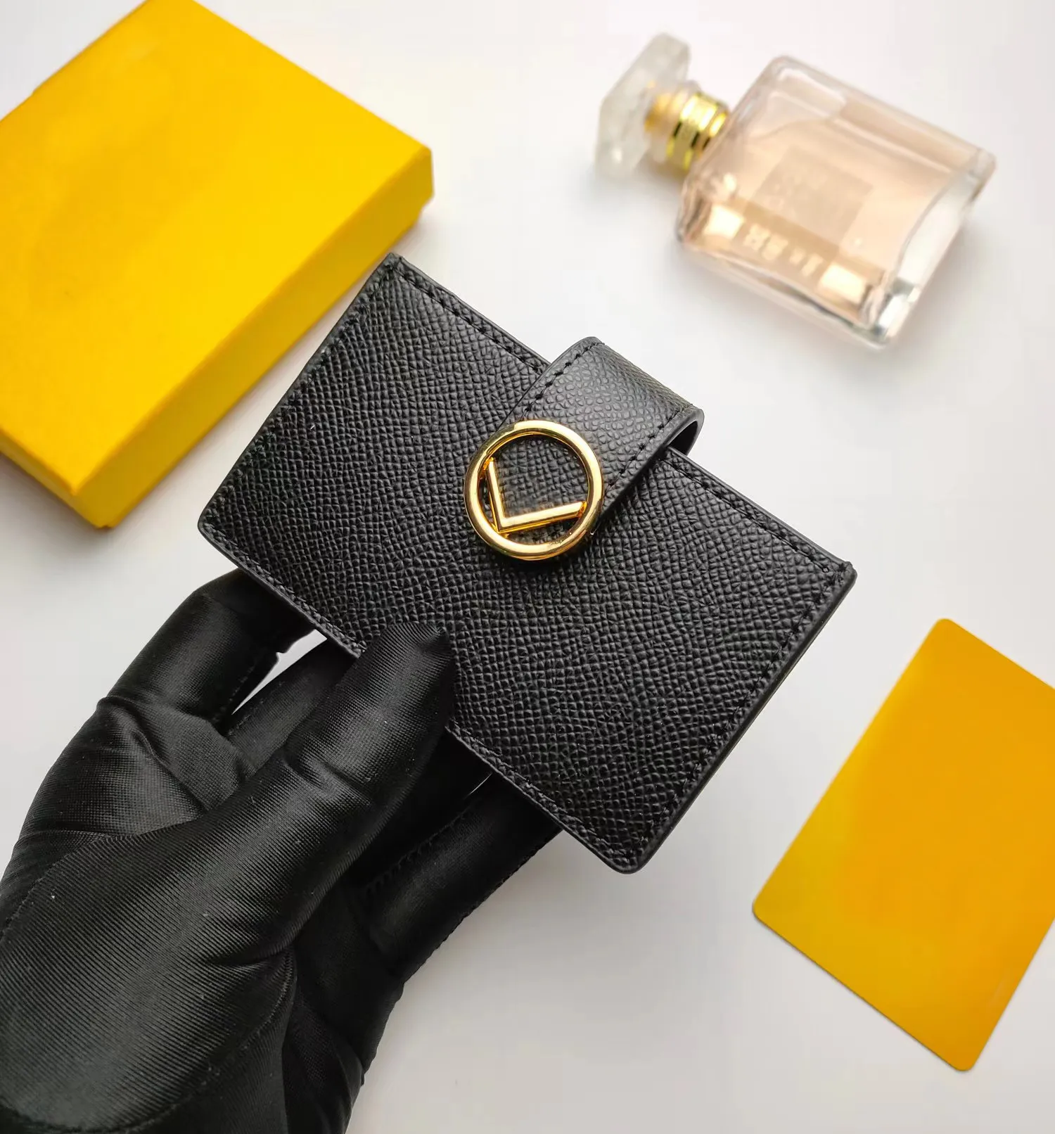 2022 Moda Luksusowy Uchwyt Designer Najwyższej Jakości Skóra Marmont F Portfel Damska Mini Mini Posiadacz karty kredytowej Mini wytłaczane i ręcznie rysowane wzór