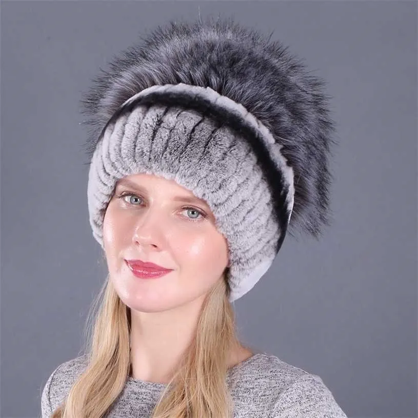 女性の本物のレックスのウサギの毛皮の帽子冬の豆の縞模様のヘッドトップフラワーフェイク暖かい本物のニットキャップ211229