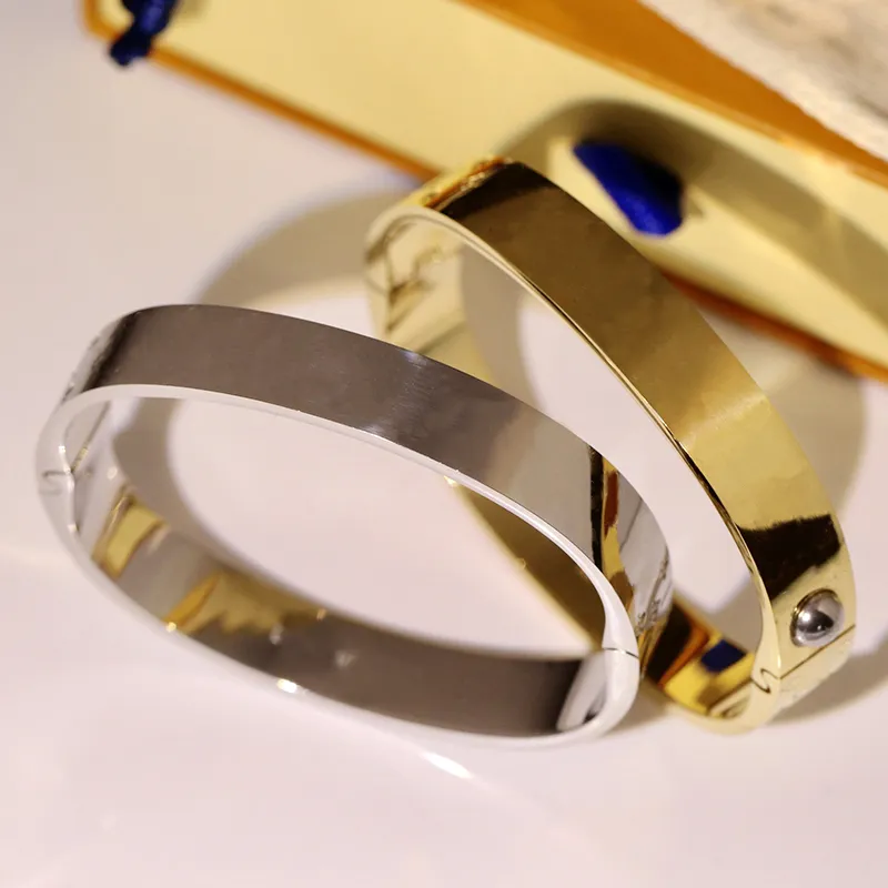 3 färger V bokstav i rostfritt stål armband mode kvinna manschett armband avancerad galvanisering 18K guld smycken present