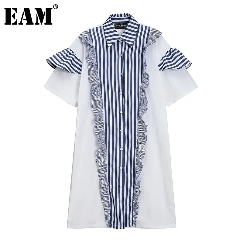 [EAM]女性ブルーストライプフリルビッグサイズシャツドレスラペルハーフスリーブルーズフィットファッションスプリングサマー1DD7662 210512