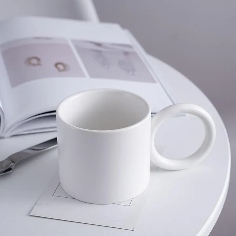 Tassen, personalisierte weiße Kaffeetasse mit großem Griff, Keramik, Küchentrinkgeschirr, moderne Heimdekoration, Porzellan, Tee- und Milchbecher, Geschenk