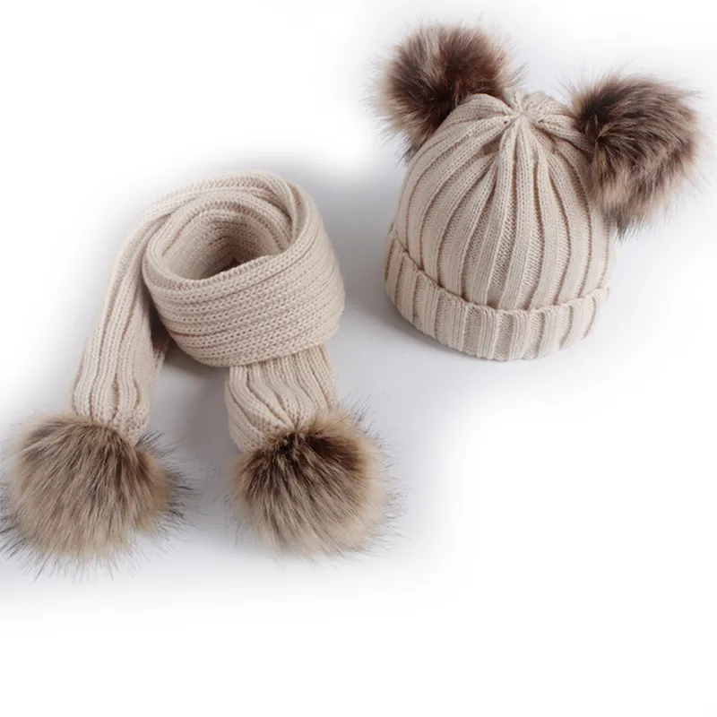 Confortable Filles Garçons Hiver Enfants Chapeaux Écharpe Porte Garder Au Chaud Textile Mignon Enfants Tricot Double Boule Chapeau Crochet Cap Foulards Ensemble Doux Baby Shower Cadeau HY0203