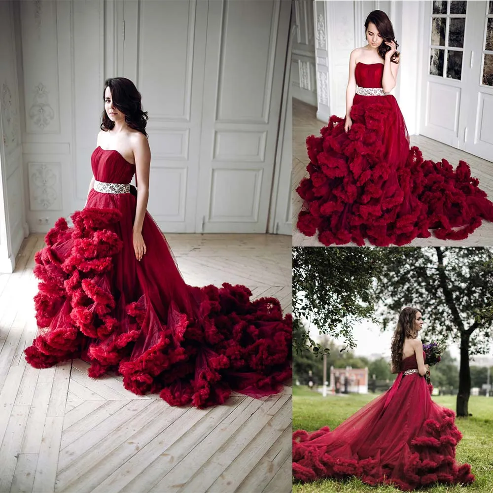 Luksusowa linia Suknie wieczorowe Ruffles Puffy Tulle Prom Dress z Bling Koraliki Bez Rękawów Formalne Party Party Suknie Custom Made Robe de Mariée