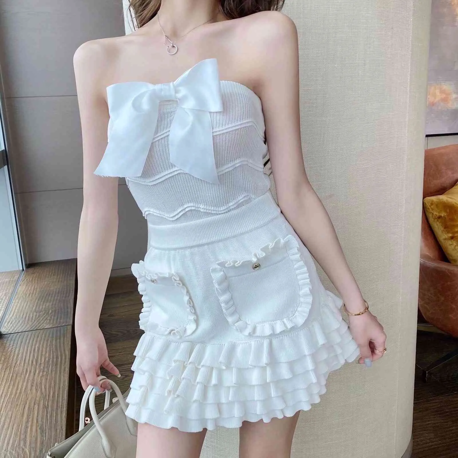 Sommar 2 Piece Set Women Sexy Sweet Bowknot Stickad Stropless Top + High Waist Ruffles Cake Mini Skirt Suit 210518