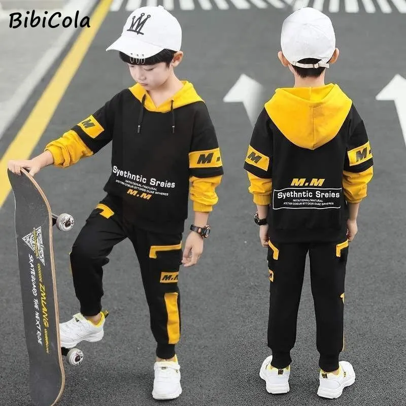 Completi di abbigliamento Set di vestiti per ragazzi Felpa con cappuccio + pantaloni Completo da 2 pezzi Primavera Autunno Tuta sportiva per bambini Moda per bambini 5-9 anni