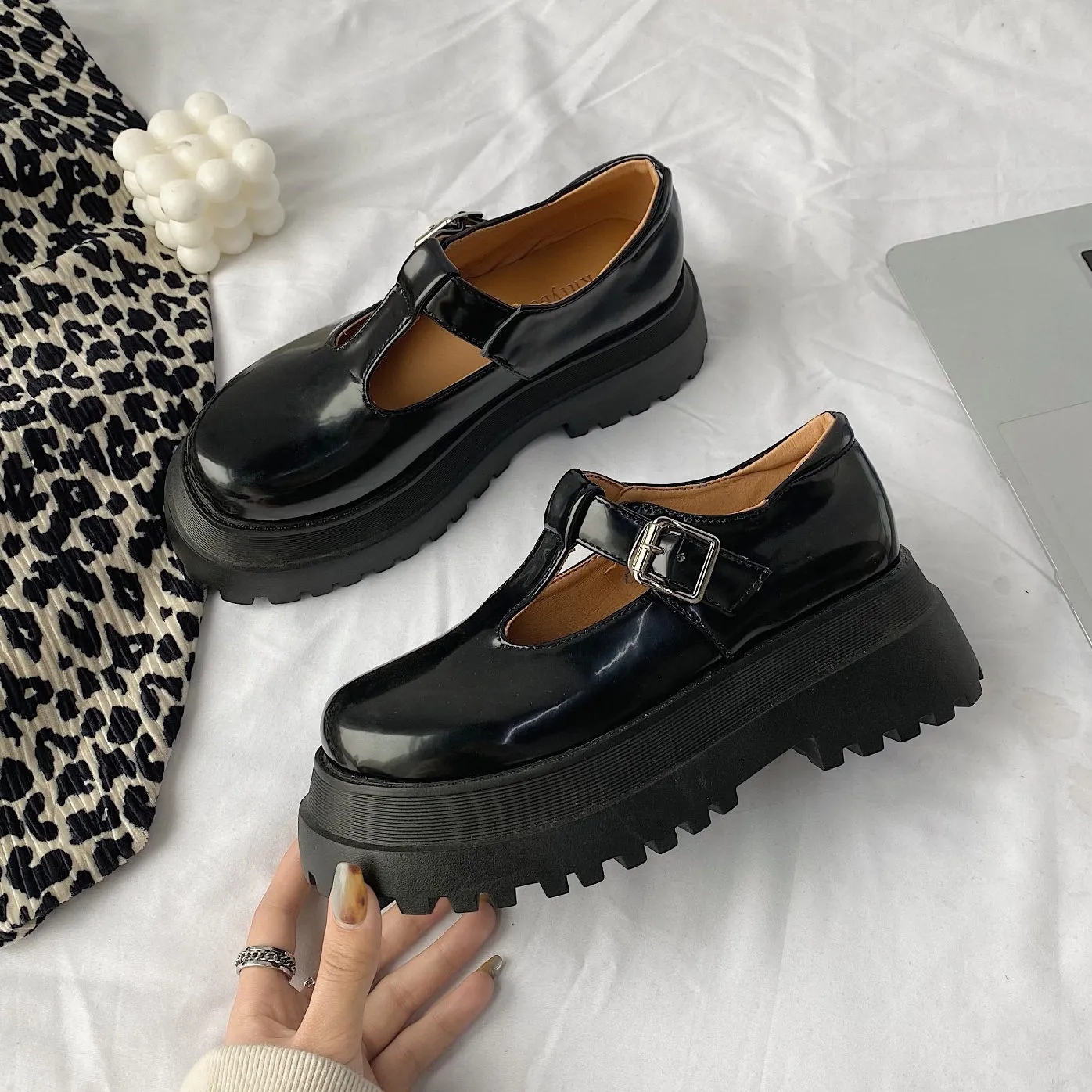 로리타 신발 플랫폼 블랙 하이힐 신발 여성 펌프 패션 특허 가죽 플랫폼 신발 여성 라운드 발가락 메리 제인