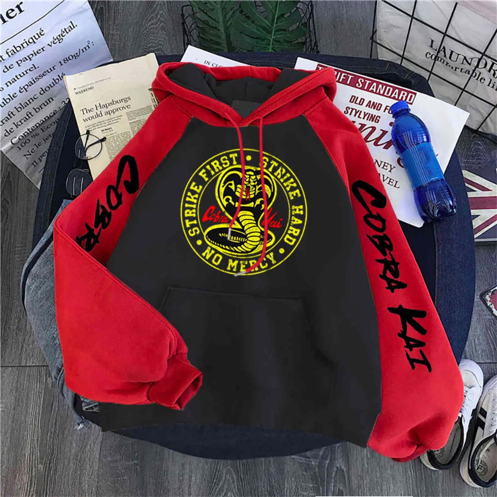 Cobra Kai Fashion Street Printing män Hoodie Höst Fleece Varm Sweatshirts Pocket Pullover Hoody Bekväm Raglan Hoodie Man Y211118