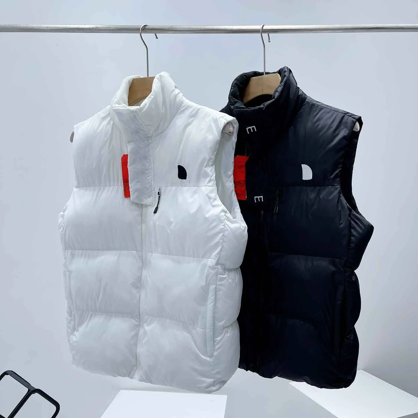 Mens Designer Down Vest Jackets Women Coat Parkas Windproof Embroidered Classic Vests
