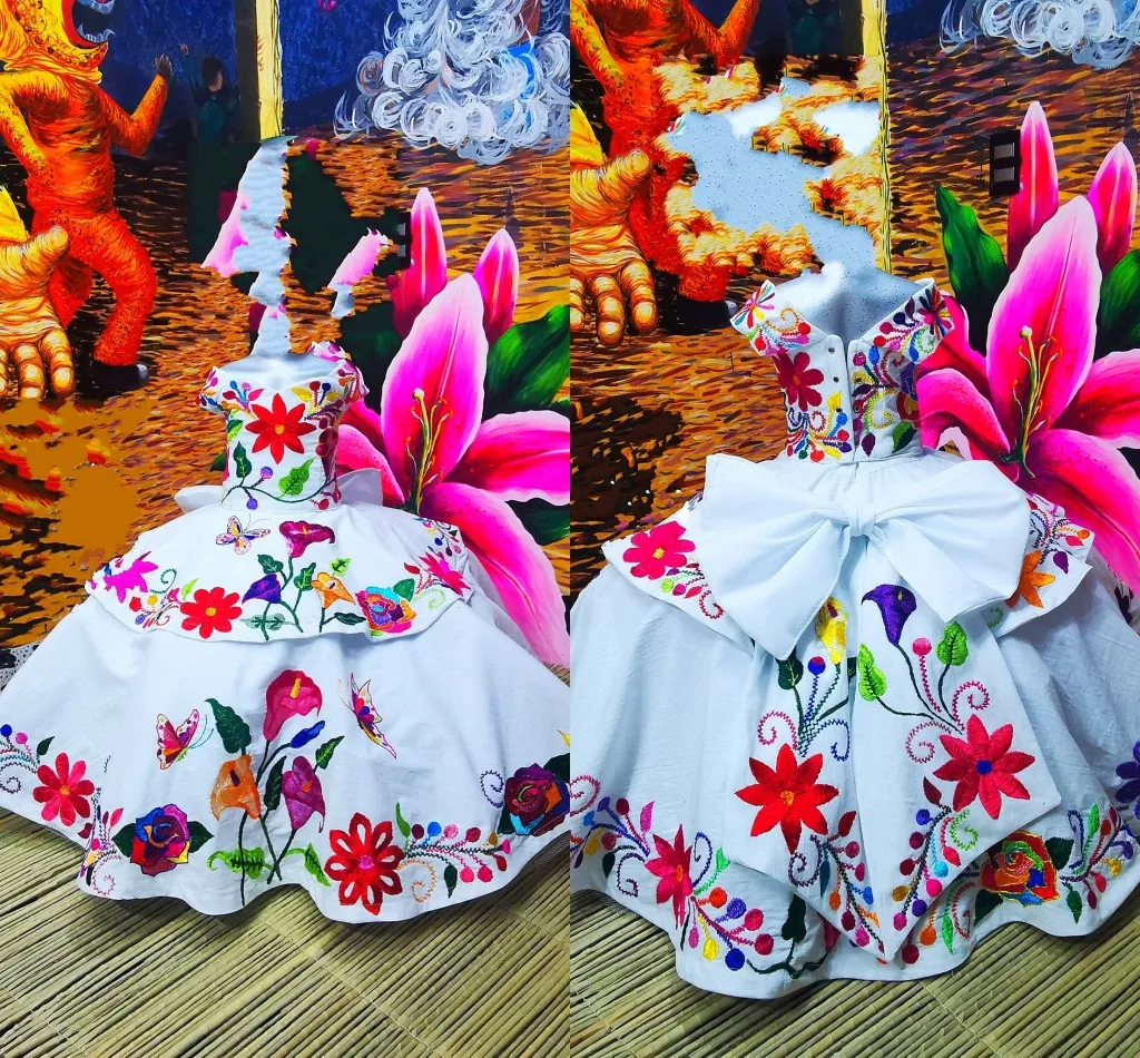 2022 Puffy朝の栄光の花刺繍のQuinceaneraドレス子供切除台半袖プリンセスフラワーガールドレス結婚式のパーティーゲスト