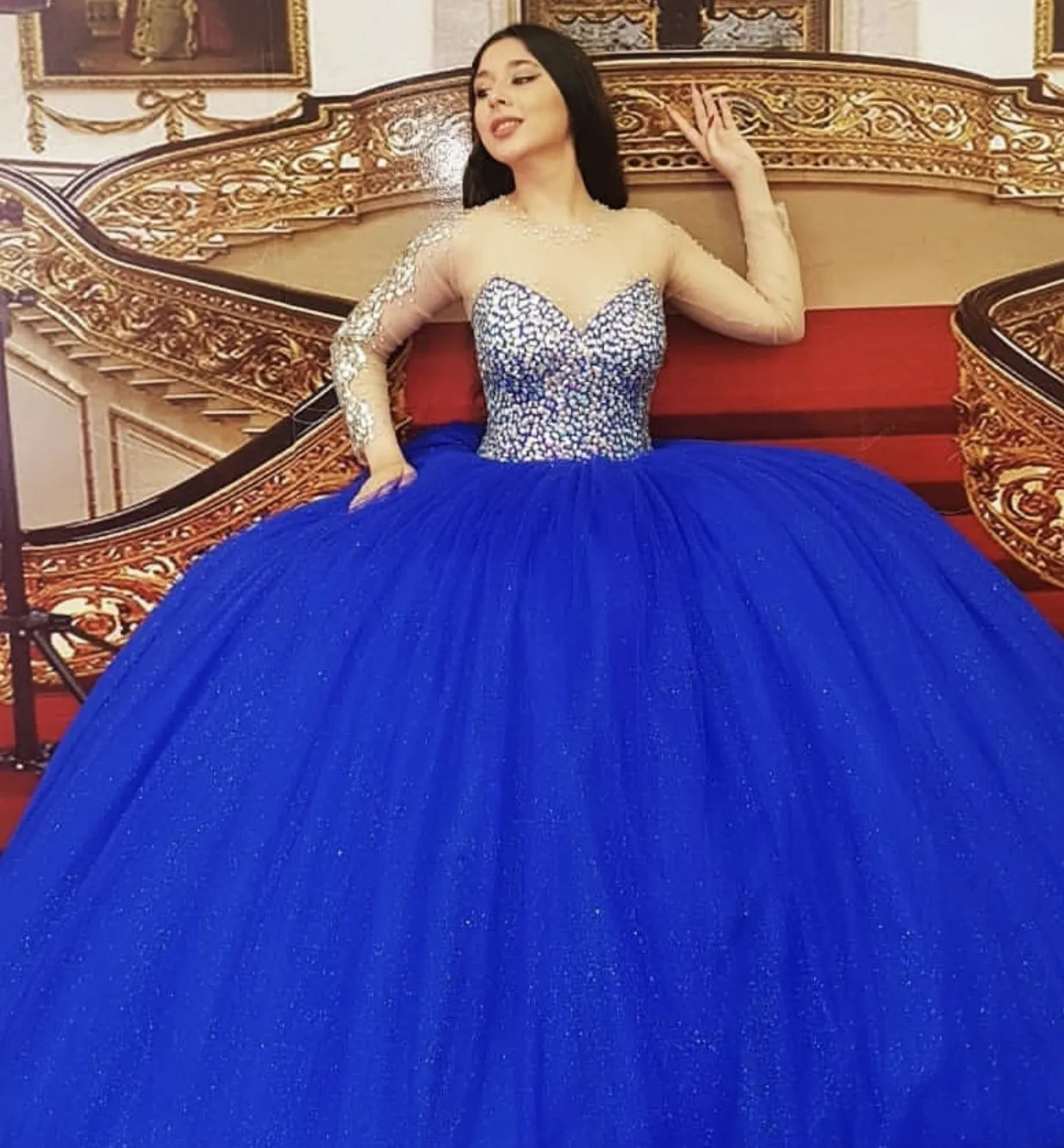 Royal Blue Quinceanera Abiti a maniche lunghe Ball Gown Sheer scollo con perline Corsetto Sweet 16 Birthday Party Outfit Abiti da ballo Tulle