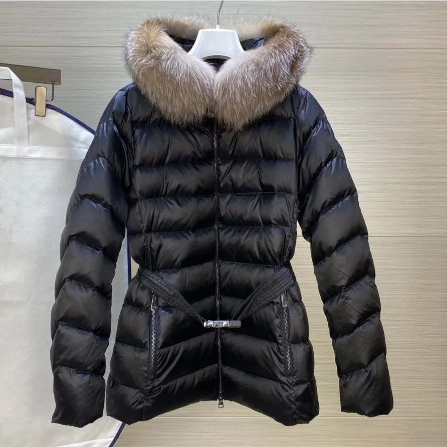 Piumino corto in nylon da donna Designer Lady Warm Pelliccia grande con cappuccio Bottone Chiusura con cerniera Outwear Fashion Girl Cintura in vita Colletto imbottito Parka imbottito