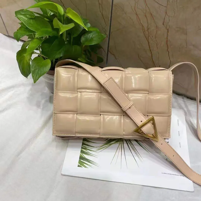 2022 Top Quality Saco de tricô Crossbody tecidos Sacos de pele de carneiro Fio liso de couro lantejoulas de couro lantejoulas de couro macio flap macio saco sólido sochilo touch tote mm amarelo