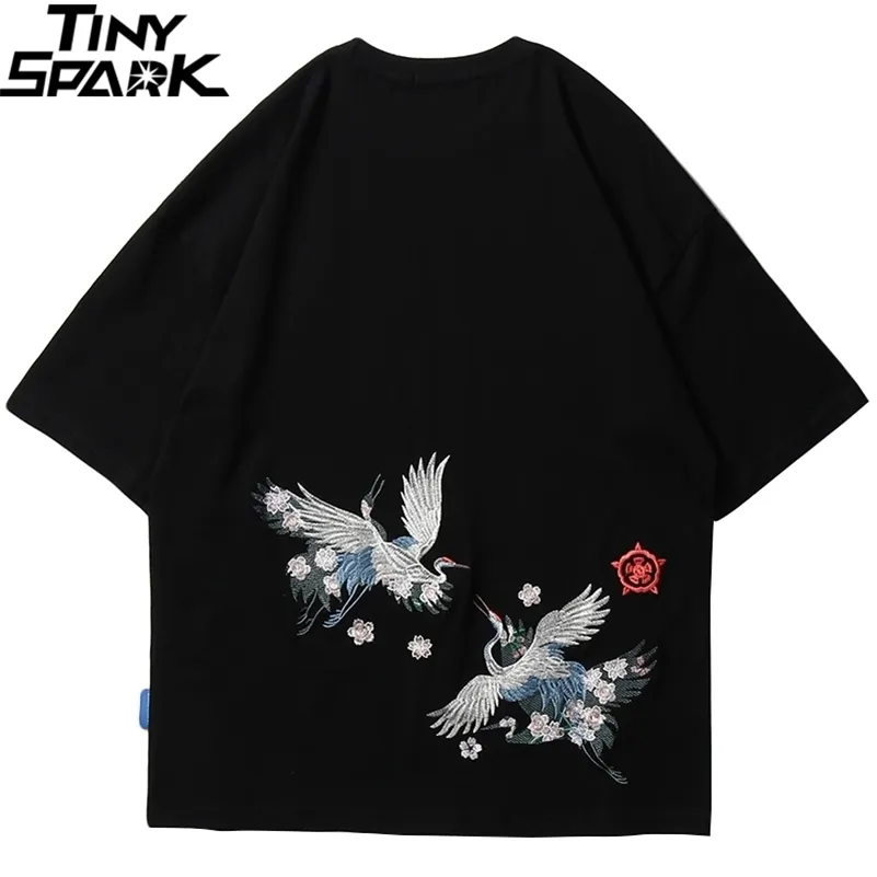 Hip Hop T Shirt Hommes Harajuku Broderie Grue T-Shirt Streetwear Style Japonais Vêtements Coton T-shirt Noir Tops Tees Nouveau 210324