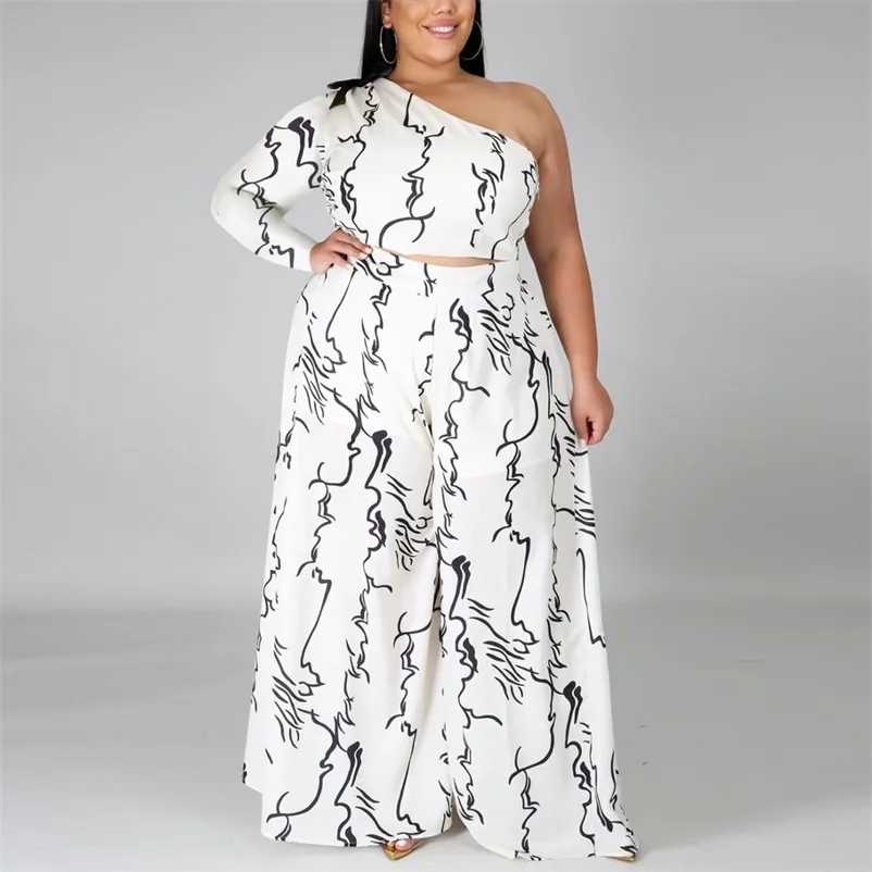 Dwa kawałki Zestaw dla Kobiet Dopasowywanie S 3XL 4XL Plus Size Biały Druku Bluzka Topy One Ramię Flare Spodnie Moda Tkaniny Big 210510