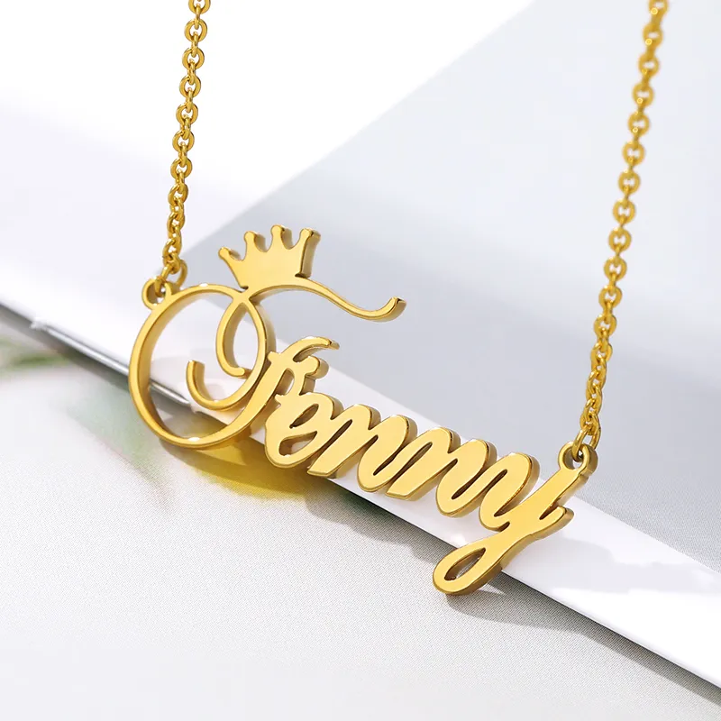 Nom personnalisé couronne plaque signalétique collier pour femmes personnalisé en acier inoxydable chaîne en or personnalisé princesse bijoux